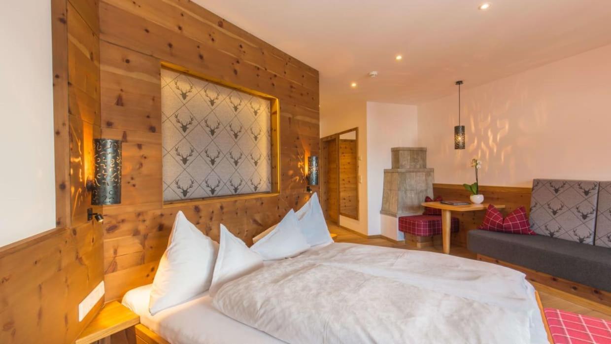 Doppelzimmer mit Balkon (2 Erwachsene + 1 Kind)