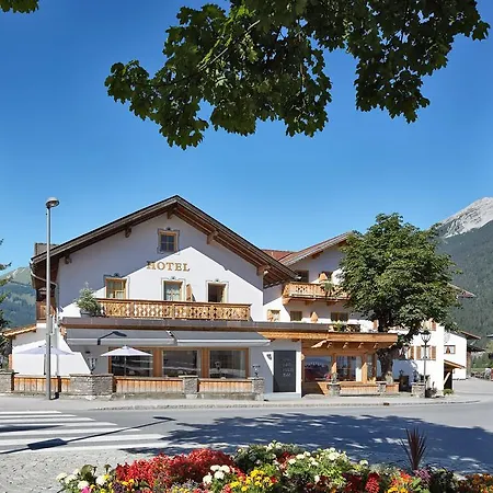 Der Gruene Baum Mountain Boutique Hotel-3